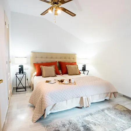 아파트 Penthouse Con Vistas Al Mar , Hacienda Nagueeles 마르베야