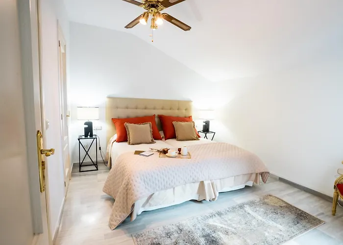 아파트 Penthouse Con Vistas Al Mar , Hacienda Nagueeles 마르베야